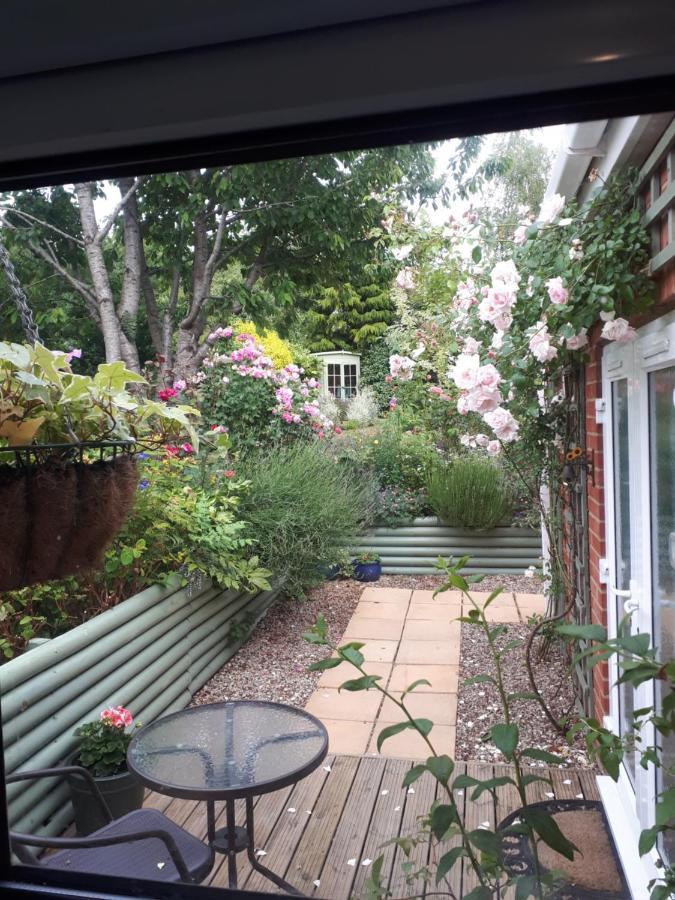 Santi Bhavana Bed & Breakfast Westbury (Wiltshire) Exterior foto