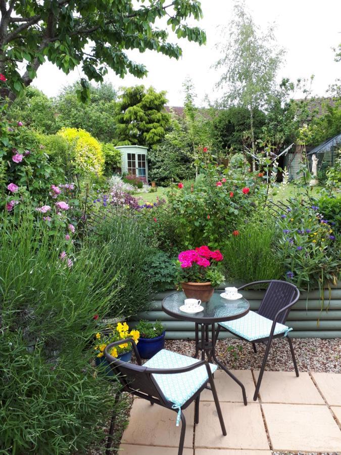 Santi Bhavana Bed & Breakfast Westbury (Wiltshire) Exterior foto