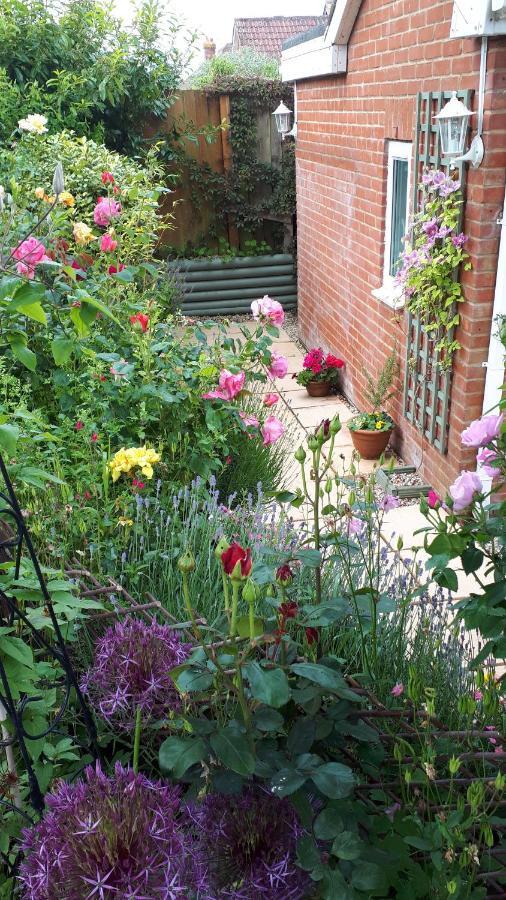 Santi Bhavana Bed & Breakfast Westbury (Wiltshire) Exterior foto